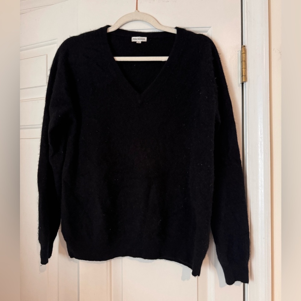 Fewa Pashmina Cashmere V-Neck Sweater, Black, Large